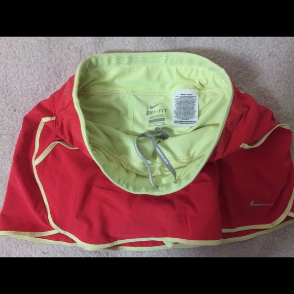 Nike Dri-Fit mesh lining & pockets skirt - Picture 4 of 6